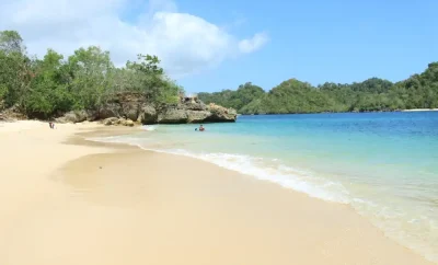 Tempat Wisata di malang 4 Pantai ini Wajib Kamu Kunjungi!